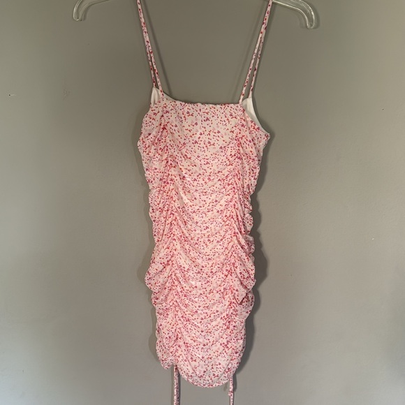 Liz and Sara Size small scrunched heart mini spaghetti strap body-con dress - Picture 2 of 4